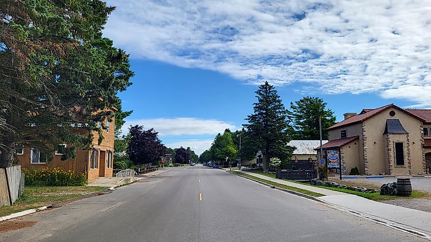 Cross Village, michigan. Looking northeast along N. Lake Shore Drive. Notorious4life (talk) (Uploads) - Own work via Wikipedia