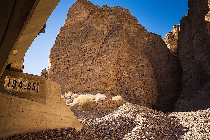 Slot Canyon in Afton Canyon. Credit: blmcalifornia, Public domain, via Wikimedia Commons