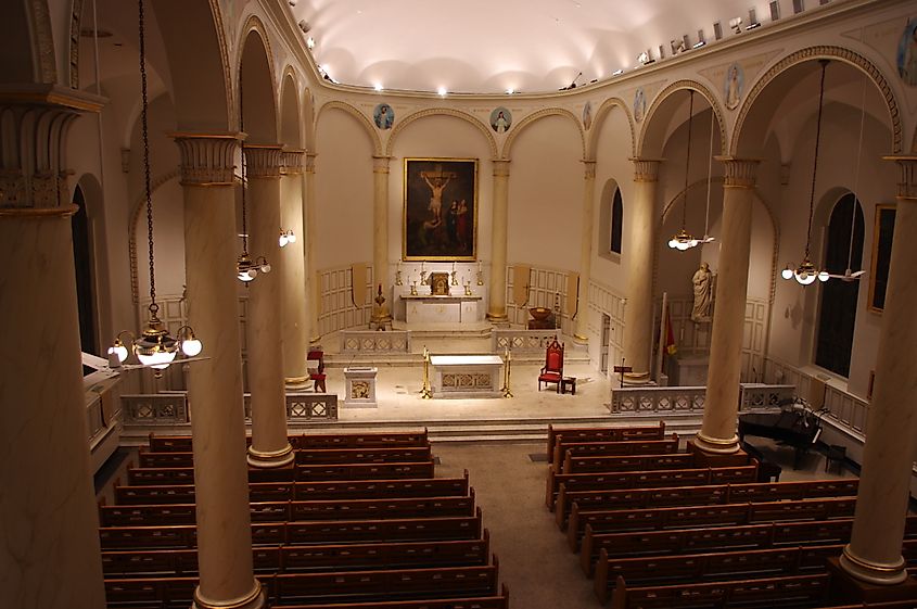 Interior of the Basilica of St. Joseph Proto-Cathedral in Bardstown, Kentucky. Image credit: Nheyob via Wikimedia Commons.