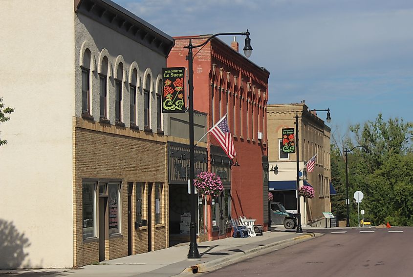 Downtown Le Sueur, Minnesota. Myotus, CC BY 4.0 <https://creativecommons.org/licenses/by/4.0>, via Wikimedia Commons