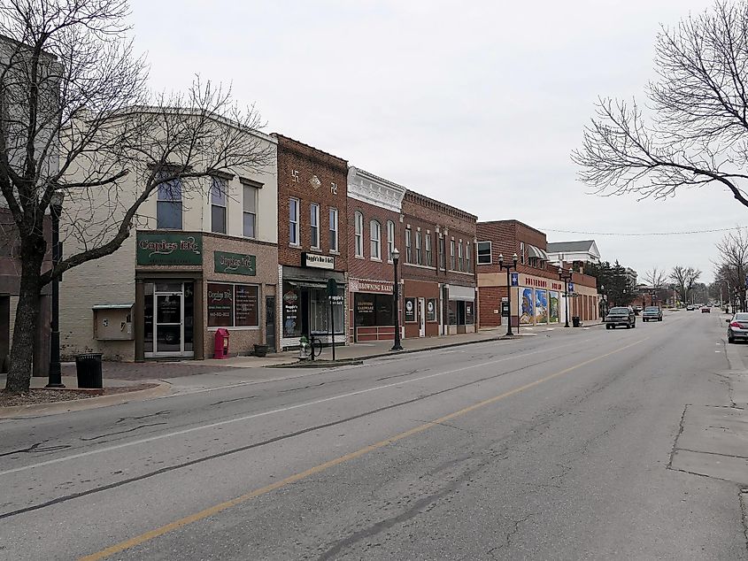 Buildings lining Main Street in Boonville, Missouri. By Paul Sableman - Boonville Main Street, CC BY 2.0, Wikimedia Commons.