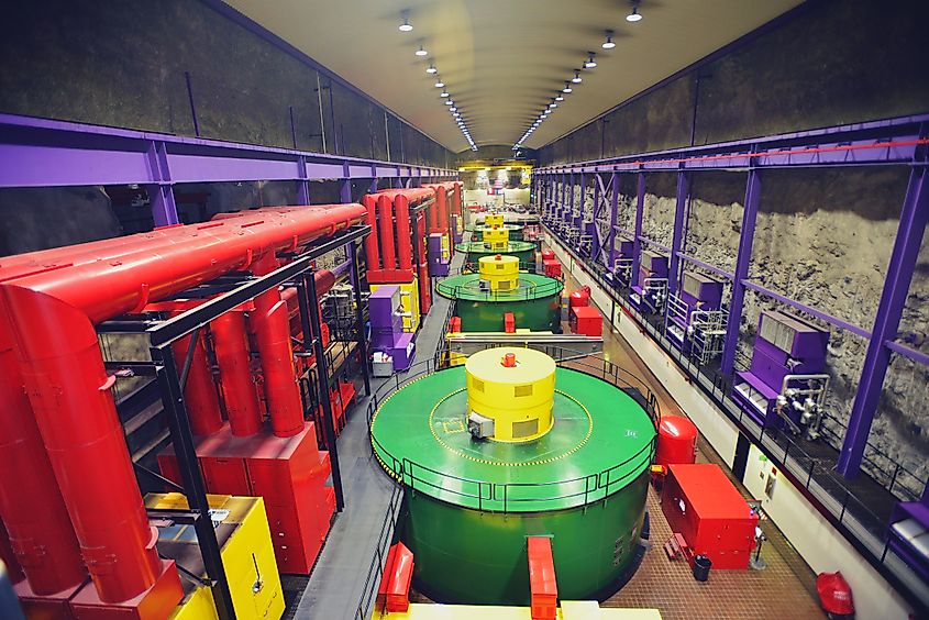 The powerhouse of the Raccoon Mountain Pumped-Storage Facility just outside of Chattanooga, Tennessee, showing the 4 pump-generators.