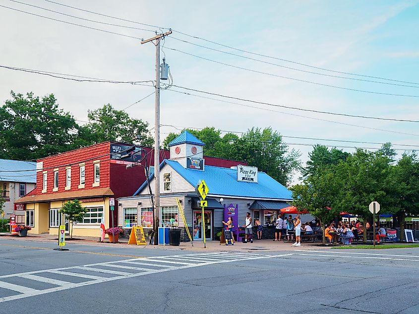 Sylvan Beach, New York - July 4, 2023: Landscape View if Pizza King Grill Restaurant, via Mahmoud Suhail / Shutterstock.com