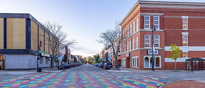 Business district on Main Street in Mount Pleasant, Michigan, USA.