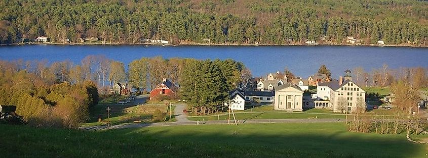 Mount Assurance, Enfield, New Hampshire. Image credit: Hc1793, CC BY-SA 4.0, via Wikimedia Commons.