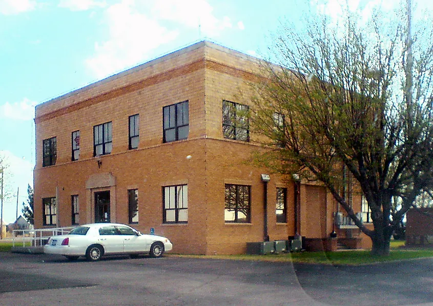 The 1935 Loving County Courthouse in Mentone, Texas, United States. Editorial credit: Lothar the Terrible, Public Domain, https://commons.wikimedia.org/w/index.php?curid=7469478