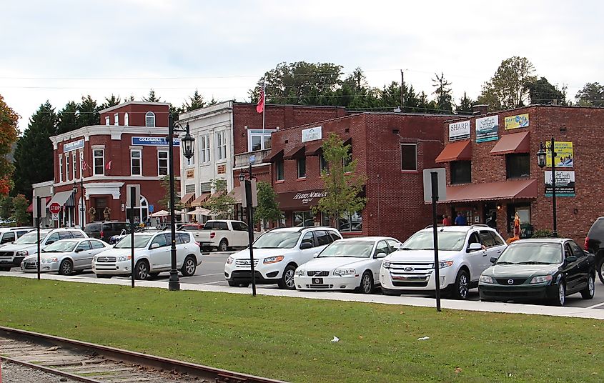 Blue Ridge, Georgia: A street lined with cars and shops in the charming town of Blue Ridge.