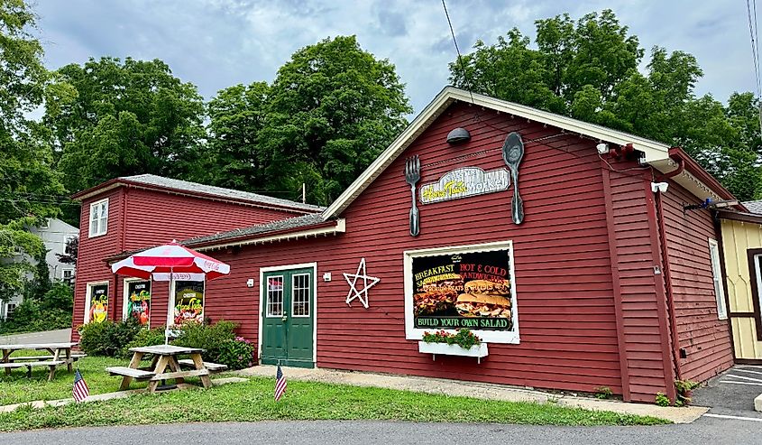 Exterior of Chester Hometown Market, a small grocery store.