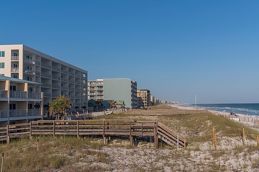 Hotels and beach houses with sand dunes at the front on Fort Walton Beach, Florida. Editorial credit: Jason Finn / Shutterstock.com