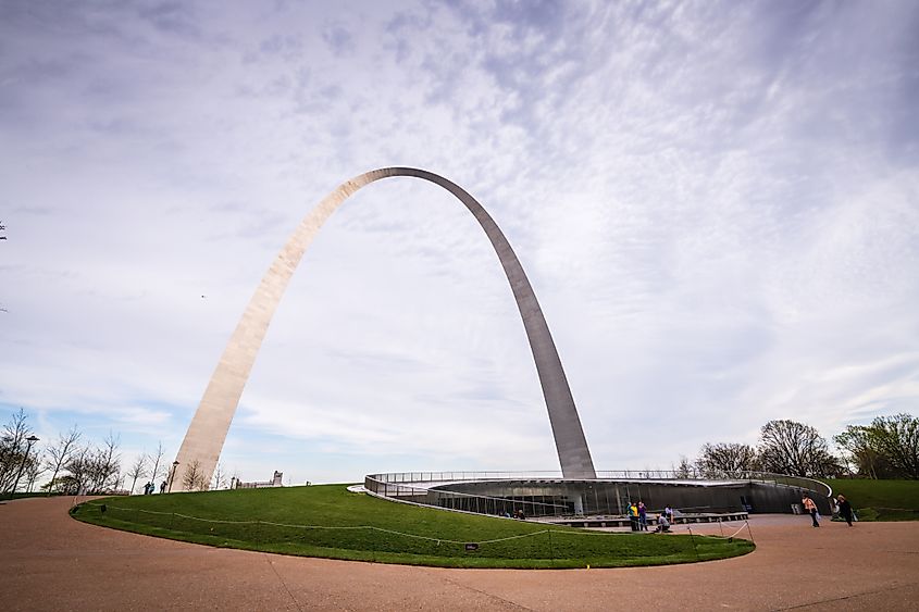 Gateway Arch National Park is a national park of the United States located near the starting point of the Lewis and Clark Expedition.