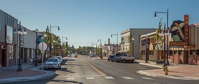 Street view in Sunnyside, Washington, 