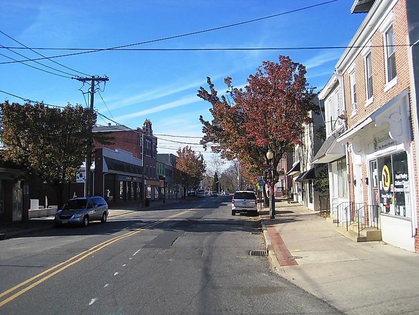 Mount Holly, New Jersey: Downtown view along westbound Mill Street (County Route 537) between Pine Street and Paxson Street.