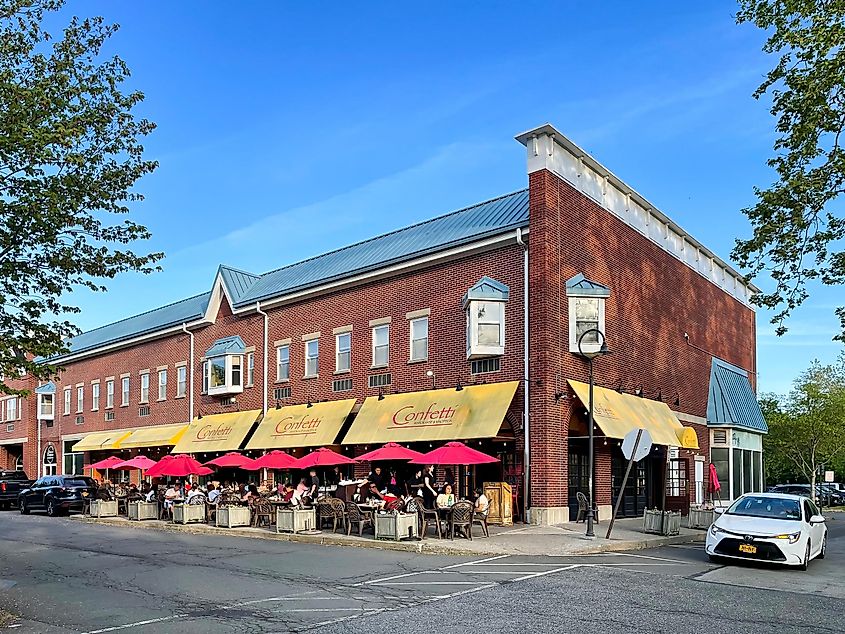 Piermont, New York: Landscape view of the popular Confetti Italian Restaurant, via 