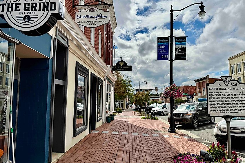 Downtown Wytheville is fun to walk. Image credit Bryan Dearsley