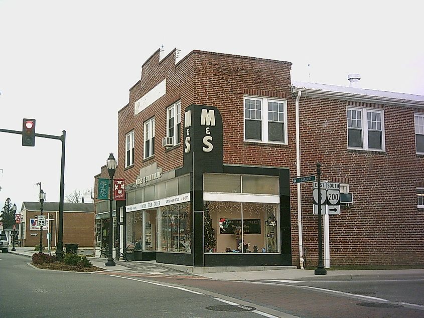 Street corner in downtown Kilmarnock, Virginia