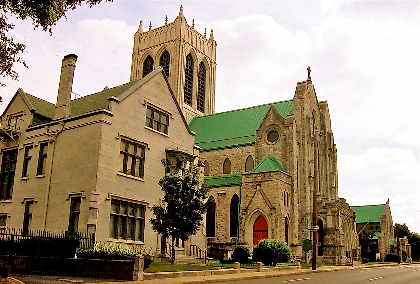 St. Mary’s Episcopal Cathedral in Memphis, Tennessee (Credit: Gary Bridgman, CC BY-SA 3.0, via Wikimedia Commons)