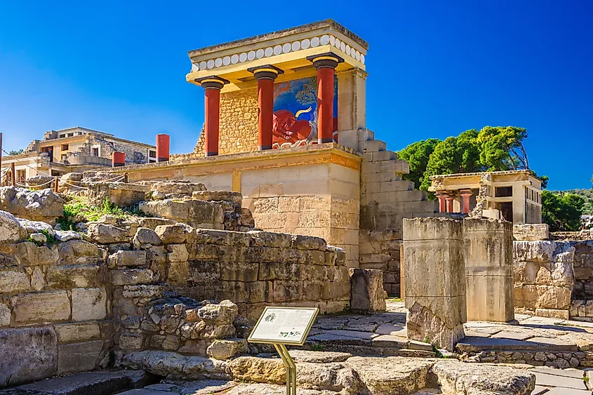 The Knossos labyrinth