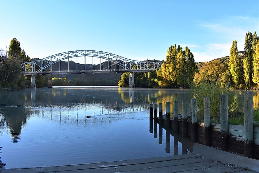 Alexandra Bridge over the Clutha River, Otago, New Zealand.