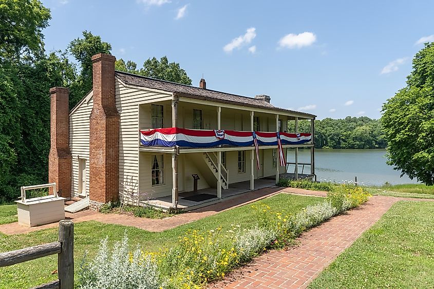 Dover, Tennessee: Fort Donelson National Battlefield Civil War Site, via EWY Media / Shutterstock.com