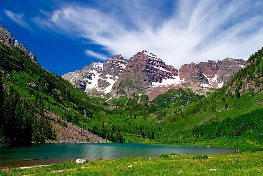 Maroon Bells Mountain Peaks in the summer with the Marron Lake in the foreground