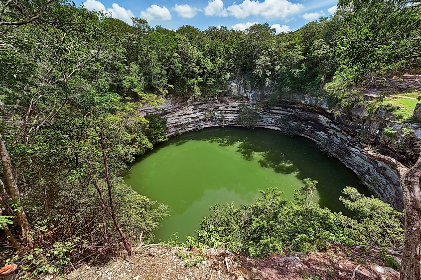 sacred cenote chichen itza