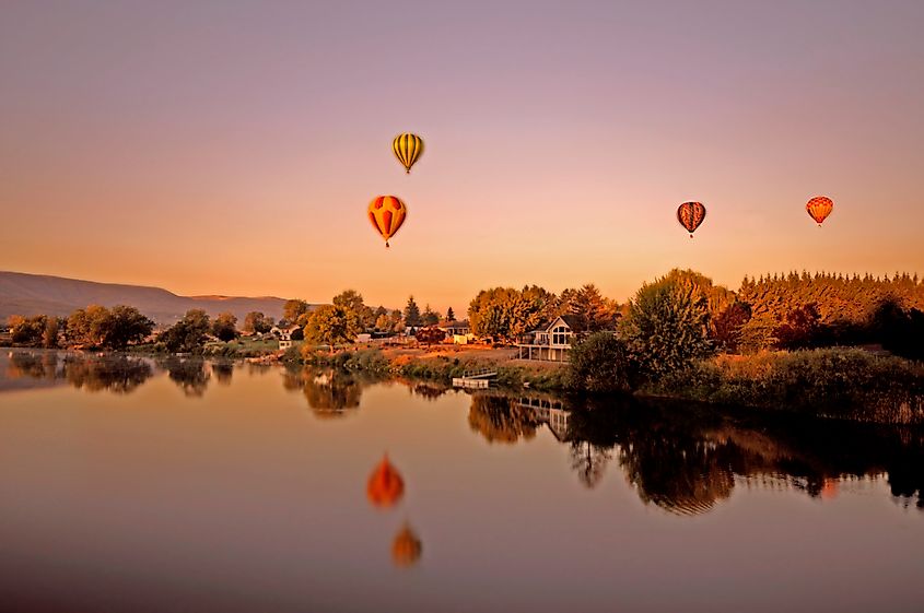 Hot air balloons over Prosser, Washington.