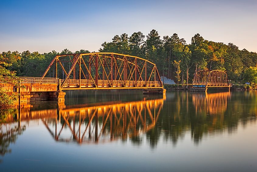 The Highway 123 Fishing Pier is about 14 miles from Oakway, South Carolina.