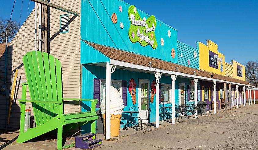 Colorful buildings and storefronts in North Utica, Illinois