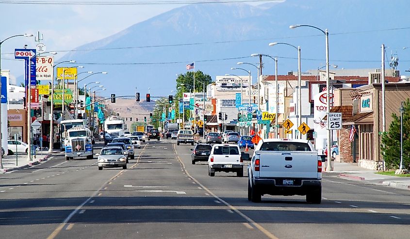 Main Street of Bishop, California looking north