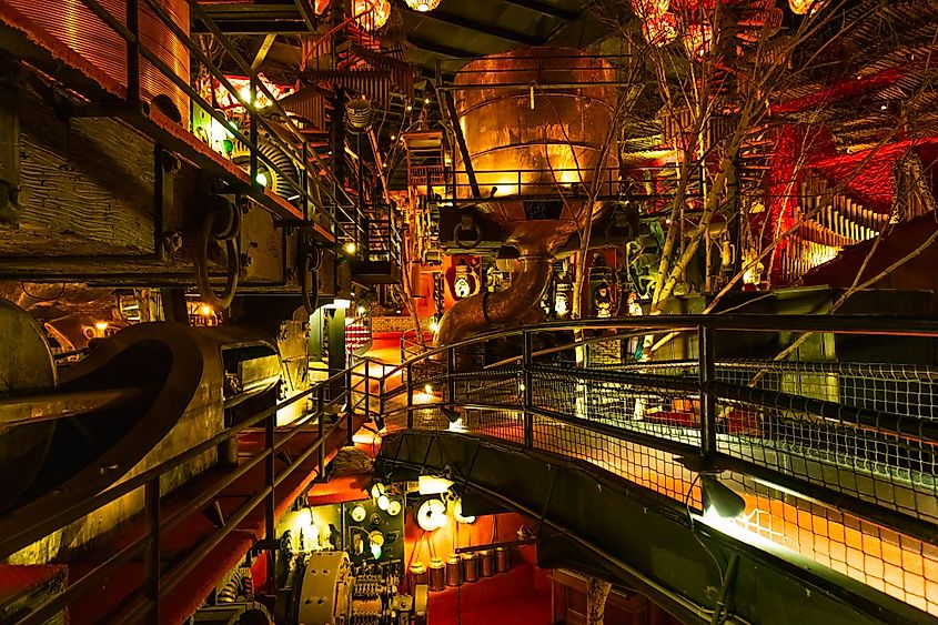 Editorial Photo Credit: Photo Spirit via Shutterstock. Spring Green, WI, USA - 05-08-2025: The House on the Rock in Spring Green, Wisconsin, featuring a renowned illuminated vintage interior