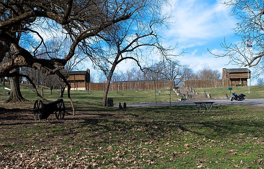 Harrod State Park, climbing tree, entrance to fort