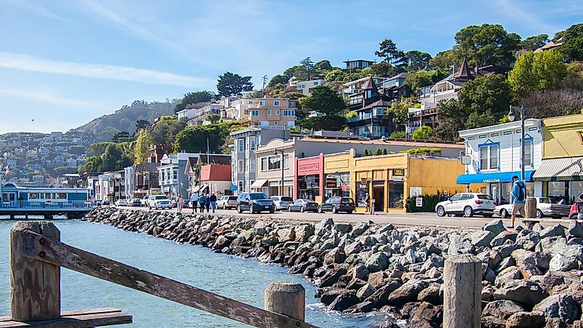 View of the stores along the Bridgeway street in the city of Sausalito, USA, via Sergio TB / Shutterstock.com