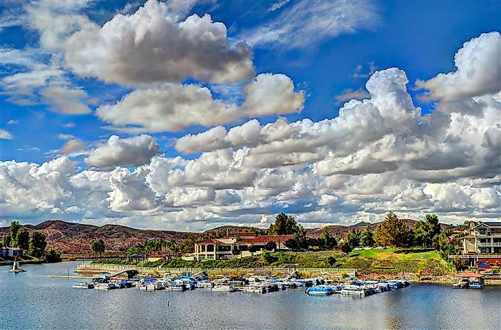 A lodge along the shore of Canyon Lake in California.