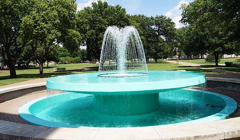 The Presidential Library and Museum of Dwight David Eisenhower, the 34th President of the United States (1953-1961), features this fountain.