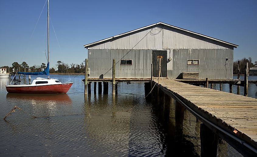 Urbanna Creek, Urbanna Virginia. By C Watts - Urbanna Creek, Urbanna Virginia, CC BY 2.0, https://commons.wikimedia.org/w/index.php?curid=63577448