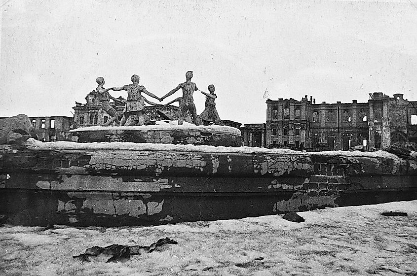 The centre of Stalingrad after the battle, with the Barmaley Fountain in the foreground.