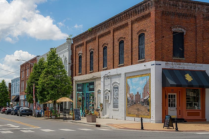 Washington, North Carolina: Colorful Businesses and Murals in Downtown Washington.