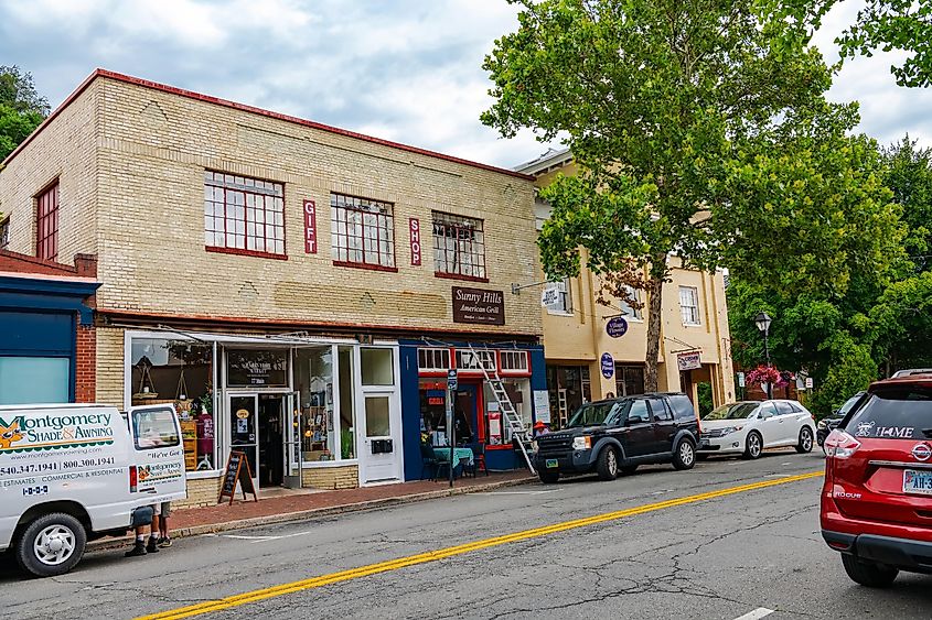 Historic Warrenton Virginia, Fauquier County. Old brick buildings and narrow streets. Small souvenir shops for tourists, via Kosoff / Shutterstock.com