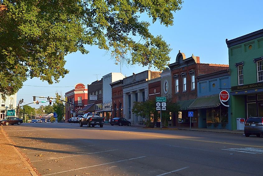 Street view of the Courthouse square in Canton, By James Case from Philadelphia, Mississippi, U.S.A. - Canton Courthouse Square, CC BY 2.0, https://commons.wikimedia.org/w/index.php?curid=36813665