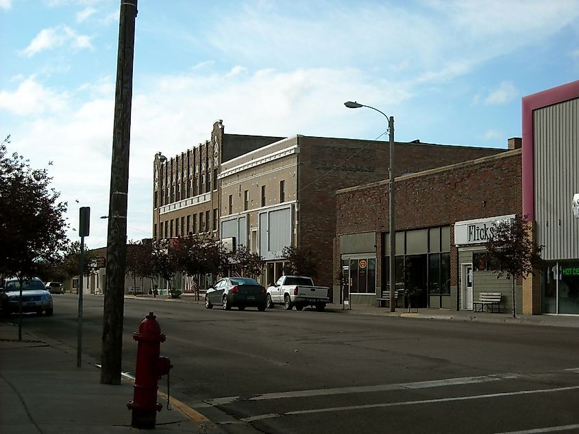 Street view in Glasgow, Montana, By Mcheath - Visit to Glasgow Montana, CC BY-SA 3.0, https://commons.wikimedia.org/w/index.php?curid=124491225