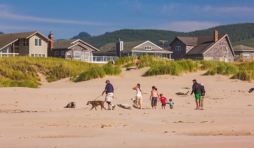 People on the beach on the Oregon coast, Manzanita