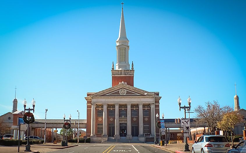 A church in downtown Shreveport, Louisiana against a clear sky