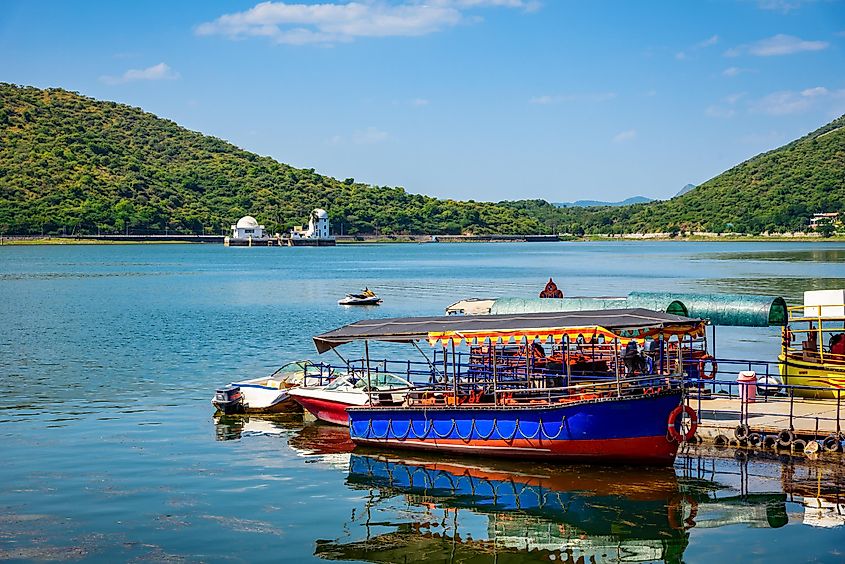 The mesmerizing Fateh Sagar Lake.