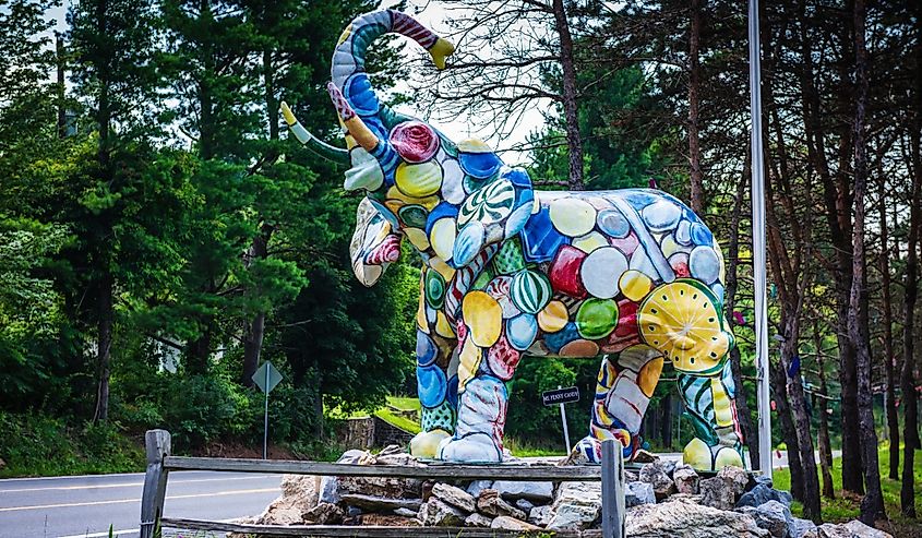 Longtime family-owned store featuring a huge selection of candy, homemade fudge, and a teapot museum is an unusual tourist attraction along the Lincoln Highway.