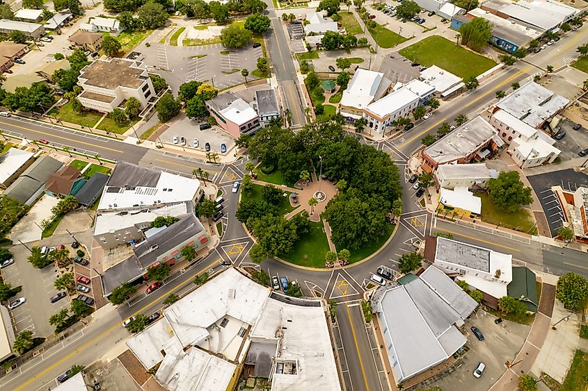 Circle Park at the centre of downtown Sebring, Florida. Editorial credit: Felix Mizioznikov / Shutterstock.com