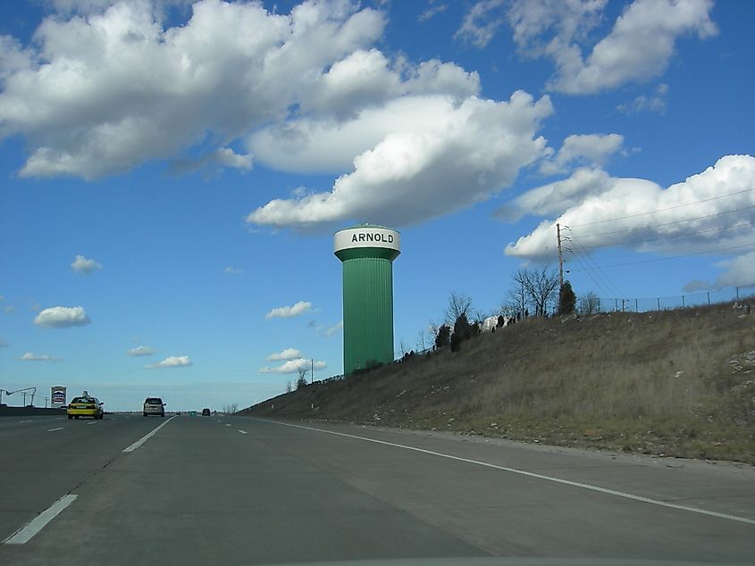 Arnold Water Tower from I-55 North (color is sky blue since Nov 2015) via Shutterstock