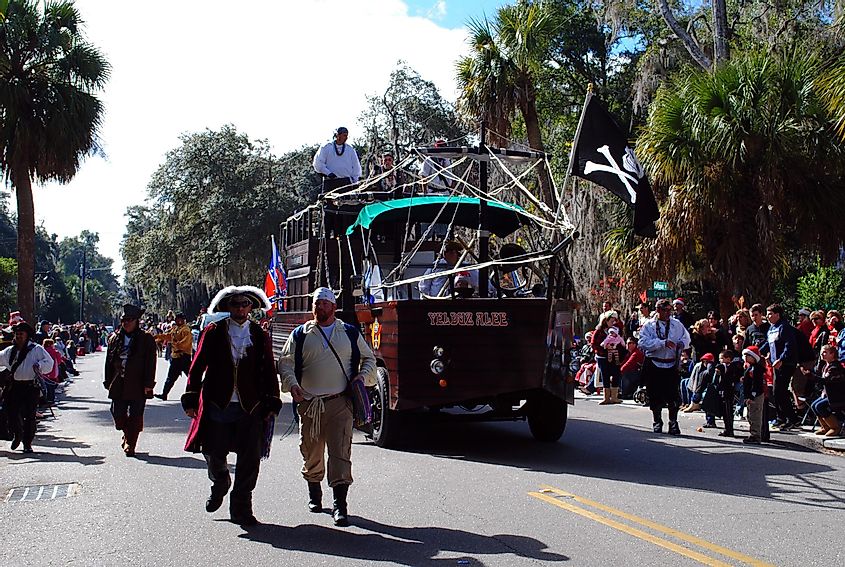 Christmas Parade in Bluffton, South Carolina, By Townofbluffton - Own work, CC BY-SA 3.0, https://commons.wikimedia.org/w/index.php?curid=21091524