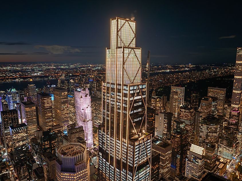 5: Aerial night view of the JPMorgan Chase Headquarters at 270 Park Avenue. Editorial credit: Jean Suplicy / Shutterstock.com