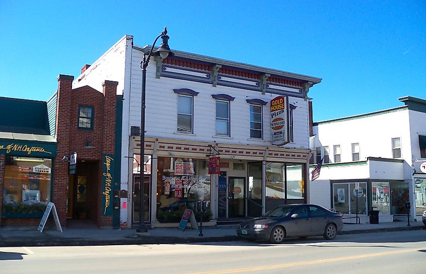 A pizza store in downtown Little New Hampshire