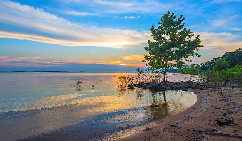 Lake Eufaula, found in eastern Oklahoma